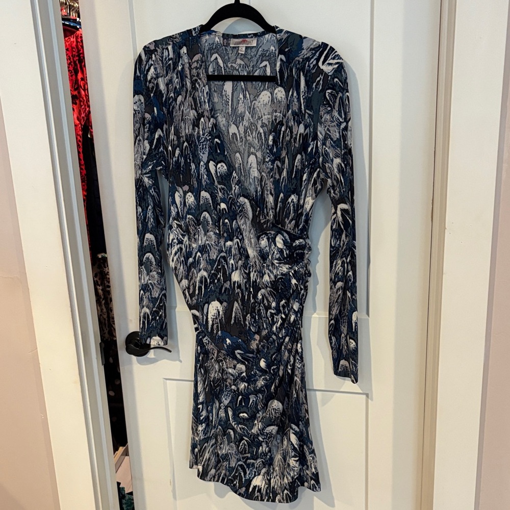 Jennifer Lopez Navy and White Long Sleeve Dress